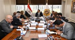 وزير الصناعة يحث شركة «فولكس فاجن» على تسريع خطط التصنيع المحلي والتصدير