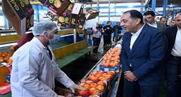 رئيس الوزراء يجري حوارا مع العاملين بمحطة الصواف لتعبئة الموالح