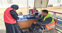«صحة مطروح»: قوافل طبية تقدم خدماتها للعمال في المواقع الإنشائية بمدينة رأس الحكمة