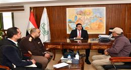 نائب محافظ الفيوم يوجه بالالتزام بالجداول الزمنية لرصف طرق إطسا
