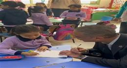 محافظ الجيزة يتفقد مدرسة في إمبابة ويشيد بمستوى الطلاب وتفاعلهم الإيجابي