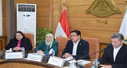 رئيس جامعة بنها يستعرض إجراءات تفعيل تطبيق «رابط» لتقليل وقت المراسلات الإدارية