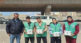عضو التحالف الوطني توزع 2500 وجبة غذائية على الأكثر احتياجا بالبحيرة