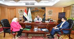 محافظ الفيوم يهنئ مدير مديرية التضامن الاجتماعي بمنصبها الجديد