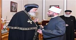 وزير الأوقاف يهنئ البابا تواضروس الثاني والأقباط بعيد القيامة المجيد