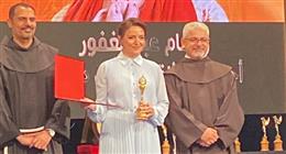 ريهام عبدالغفور تهدي تكريمها في مهرجان المركز الكاثوليكي للسينما لوالدها الفنان الراحل