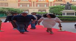 أبناء سلاف فواخرجي يدعمونها في حفل ختام مهرجان المركز الكاثوليكي للسينما (صور)