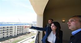 وزيرة الإسكان تتفقد أبراج الداون تاون ومركز المؤتمرات والمعارض بالعلمين الجديدة