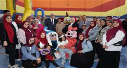 رئيس جامعة المنوفية يشارك أطفالا من 13 دارا للرعاية والجمعيات الخيرية الاحتفال بيوم اليتيم