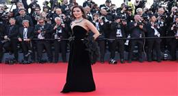 بالأسود.. نادين نسيب نجم تتألق في مهرجان كان السينمائي