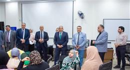 رئيس جامعة طنطا يتفقد مركز خدمات طلاب ذوي الإعاقة في كلية الآداب 