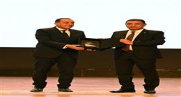 مدبولي يكرّم جامعة خاصة تقديرًا لنجاحها في ربط الطلاب بسوق العمل المصري والدولي