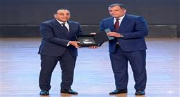 رئيس الوزراء يكرم مدير «تعليم دمياط» تقديرا لجهوده في دعم برامج التحول الرقمي