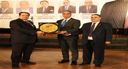 محافظ الجيزة يكرم 300 عامل تقديرا لجهودهم ودورهم في دعم مسيرة التنمية