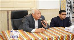 محافظ مطروح يوجه بتوفير شبكة مياه شرب وتقوية شبكات المحمول والكهرباء بـ«الخروبة»