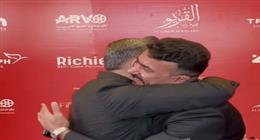 لقطة عفوية تجمع ياسر جلال وأحمد العوضي في حفل Trend Awards «صور»
