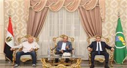 محافظ المنيا و«الإسكان» يتابعان مشروعات المياه والصرف بقرى «حياة كريمة»