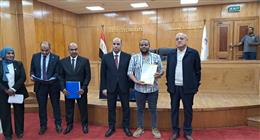 وزير العمل ومحافظ الأقصر يسلمان عقود عمل للشباب وذوي الهمم  