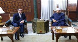 شيخ الأزهر لسفير بريطانيا: نُعد كوادر من شباب الباحثين بإجادة اللغات لنشر المنهج الوسطي عالميًا 