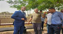 محافظ أسيوط يتفقد أعمال تركيب مقاعد خشبية على كوررنيش الجامعة
