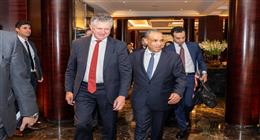 وزير الخارجية يُطلع مستشار الأمن القومي البريطاني على جهود مصر لخفض التوتر في المنطقة