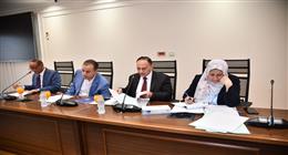 «الإفتاء» توضح حكم ذكر اسم الشخص في الدعاء أثناء الصلاة