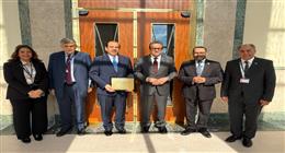 وزير الصحة يهنئ نائبه عمر قنديل بفوزه بجائزة «نيلسون مانديلا» العالمية لعام 2026