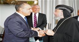 وزير الخارجية يلتقي الأنبا أنجيلوس في لندن ويؤكد دعم المصريين بالخارج