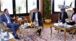 وزير الطيران المدني يبحث مع سفير بلجيكا زيادة عدد الرحلات الجوية والشحن بين البلدين