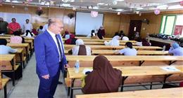 رئيس جامعة سوهاج يقود جولة تفقدية لمتابعة امتحانات كليات الهندسة والتمريض والزراعة