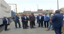 نائب وزير النقل يتفقد إجراءات سرعة تداول البضائع في ميناء سفاجا