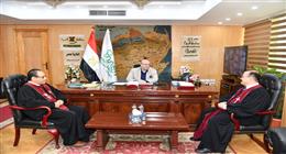 محافظ الفيوم يستقبل وفد الكنيسة الإنجيلية للتهنئة بعيد الأضحى المبارك