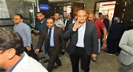 محافظ أسيوط يتابع جاهزية المستشفيات ويشارك المرضى فرحة عيد الأضحى