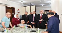 محافظ الفيوم يشارك المسنين بجمعية أبو بكر الصديق احتفالهم بعيد الأضحى المبارك 