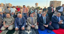 وسط أجواء مبهجة.. رئيس جامعة المنيا يشارك أهالي المحافظة صلاة العيد