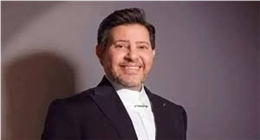 «نصي الحلو وسندي في الحياة».. هاني شاكر يروي قصة حبه لزوجته نهلة توفيق