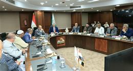 محافظ الجيزة يبحث سبل دعم مصانع الطوب في مركز الصف