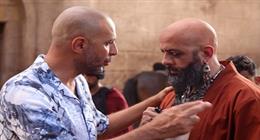 الفنان عمرو القاضي يكشف عن صورة من كواليس فيلم أسد