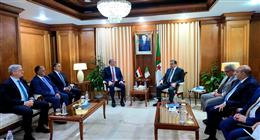 وزير البترول يبحث مع نظيره الجزائري تعزيز الشراكة الاستراتيجية
