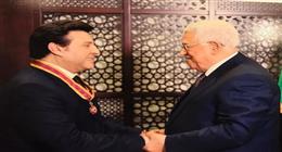 الرئيس الفلسطيني يرسل باقة من الورود إلى جنازة الفنان هاني شاكر
