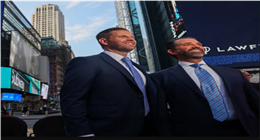 من العملات المشفرة إلى الروبوتات الدفاعية.. كيف يستمثر أبناء دونالد ترامب أموالهم؟