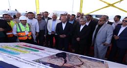 وزير النقل: محور ديروط التنموي بأسيوط يربط مناطق الزراعة بالوادي شرق النيل وغربه