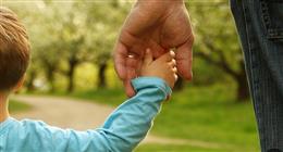 أستاذ علم اجتماع: الأسرة هي الوحدة الأساسية لبناء الأفراد والمجتمعات