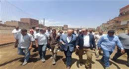 نائب محافظ الجيزة يتفقد المشروعات الخدمية في العياط.. ويوجّه بحل مشكلة المياه الجوفية