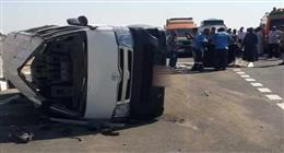 إصابة 13 شخصا في انقلاب ميكروباص على طريق «القاهرة - الفيوم» الصحراوي