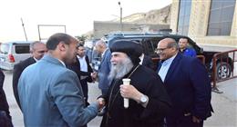 محافظ أسيوط يصطحب وفدا من وزارة المالية في جولة بدير العذراء بجبل درنكة
