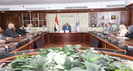محافظ بني سويف يبحث مع مستثمري بياض العرب الصناعية سبل دعم الاستثمار