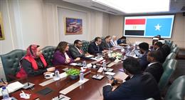 وزير الصحة يبحث مع نظيره الصومالي تعزيز التعاون الثنائي وتبادل الخبرات في المجالات الطبية
