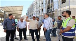 محافظ المنيا يتفقد التشطيبات النهائية للسوق الحضري ضمن مشروع تطوير منطقة الحبشي