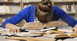 5 خطوات لإنقاذ ابنك من التوتر خلال فترة امتحانات الثانوية العامة.. ابتعد عن الضغط العصبي